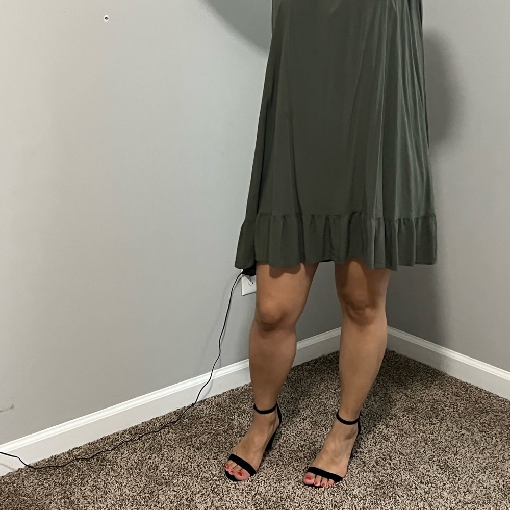 Green Dress​ - Picture 7 of 8